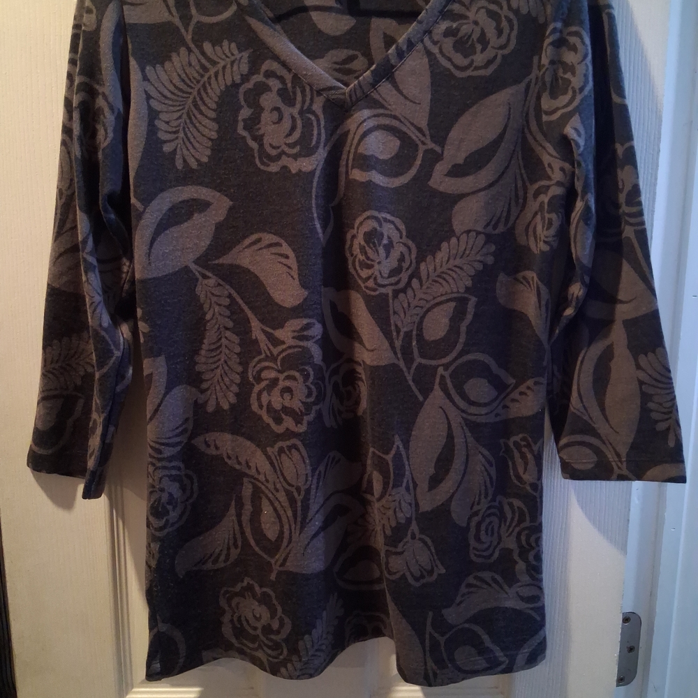 Denim&Co Gray Floral V-Neck Sweater Top